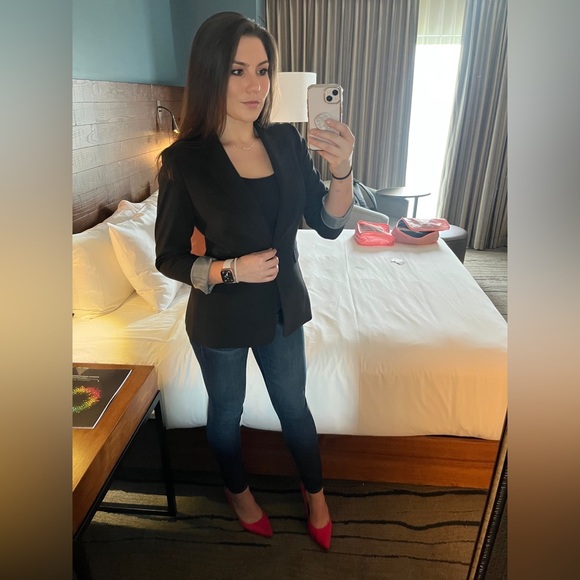 Meet your Posher, Stephanie - Picture 2 of 10